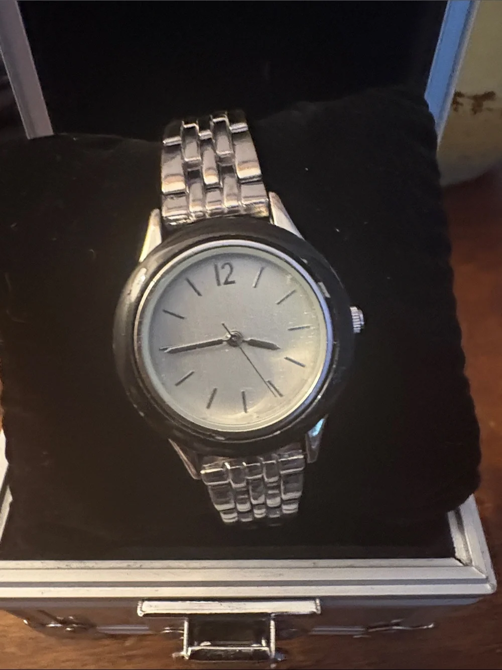 Vintage Men's Stainless Steel watch - Silver Color HOLDER NOT INCLUDED ‼️